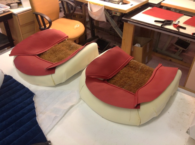 Masserati herbekleden autostoelen l.JPG